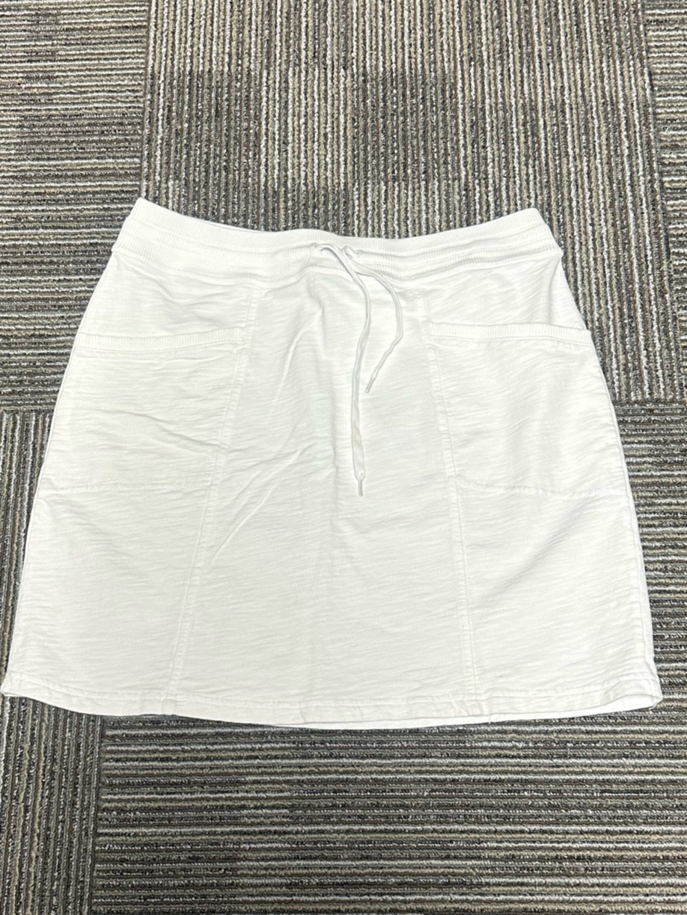 Women’s Jones, New York signature collection, large skirt